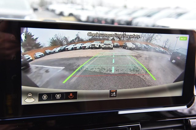 Nissan Pathfinder Vehicle Image 16