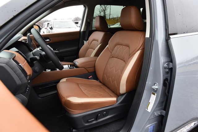 Nissan Pathfinder Vehicle Image 24