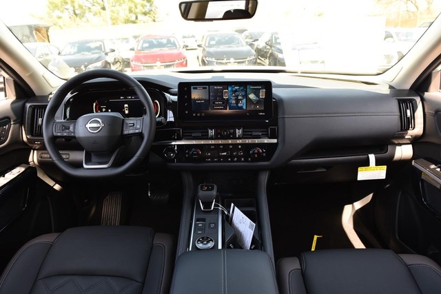 Nissan Pathfinder Vehicle Image 08