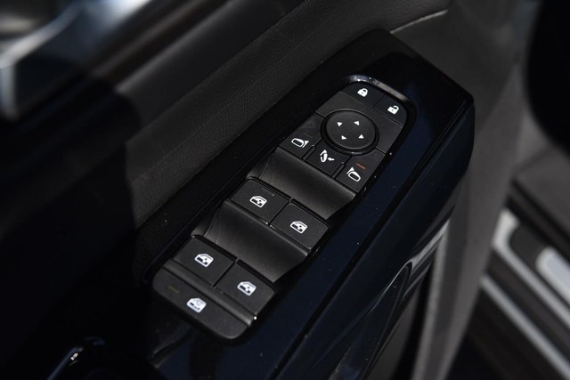 Nissan Pathfinder Vehicle Image 09