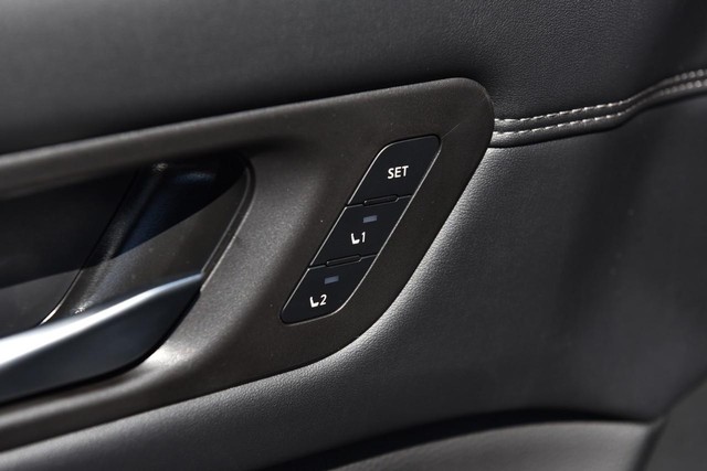 Nissan Pathfinder Vehicle Image 10