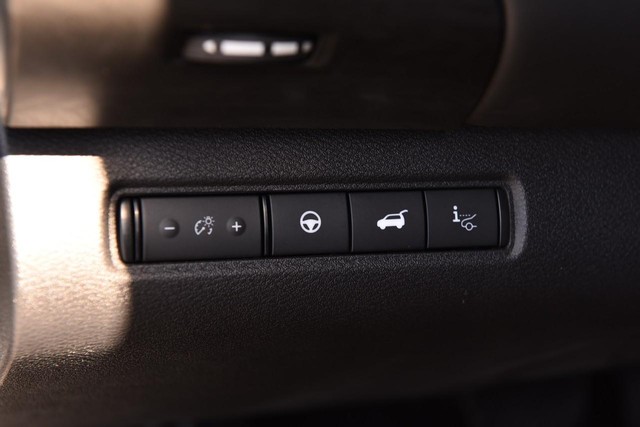 Nissan Pathfinder Vehicle Image 12