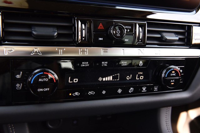 Nissan Pathfinder Vehicle Image 21