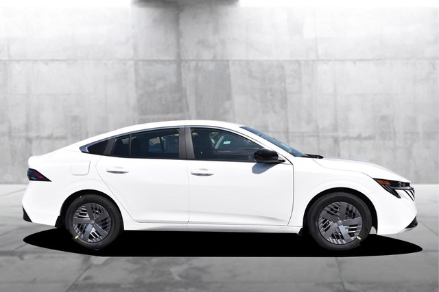 Nissan Sentra Vehicle Image 05