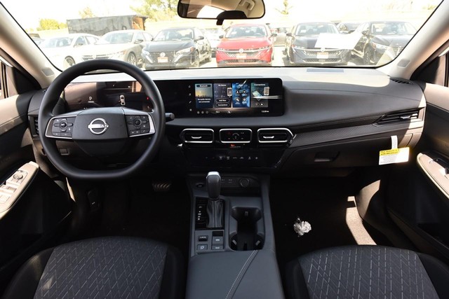 Nissan Sentra Vehicle Image 08