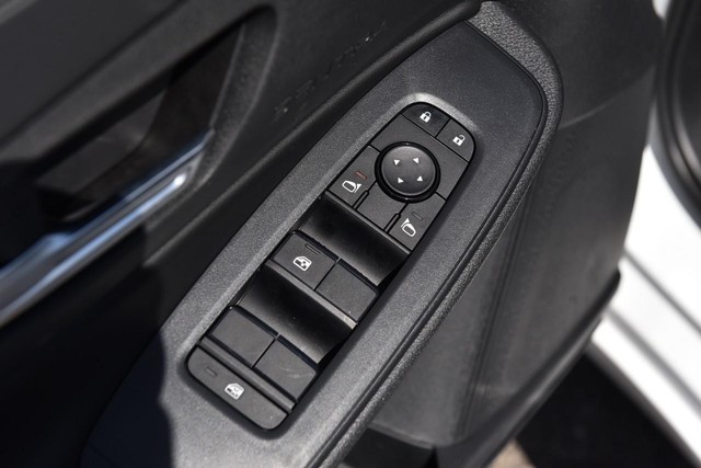 Nissan Sentra Vehicle Image 09