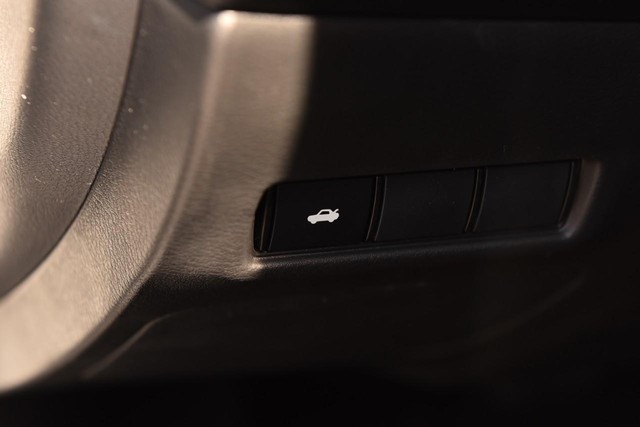 Nissan Sentra Vehicle Image 11