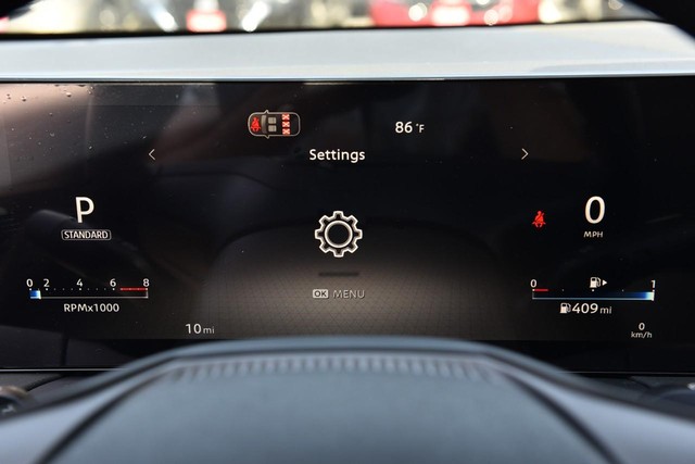 Nissan Sentra Vehicle Image 12