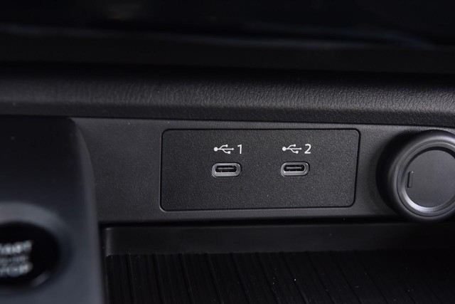 Nissan Sentra Vehicle Image 17