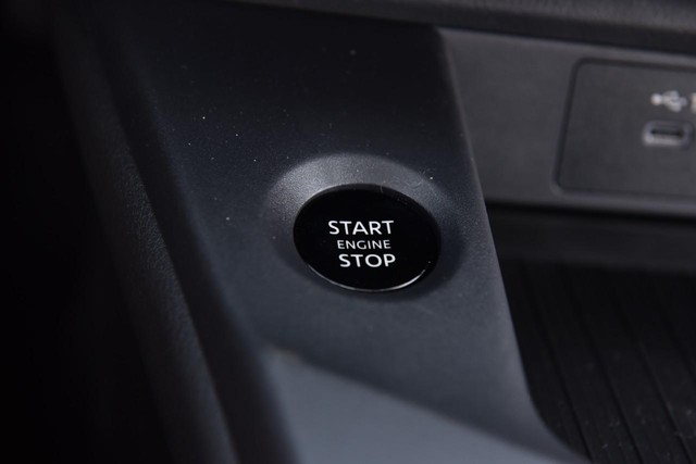 Nissan Sentra Vehicle Image 18