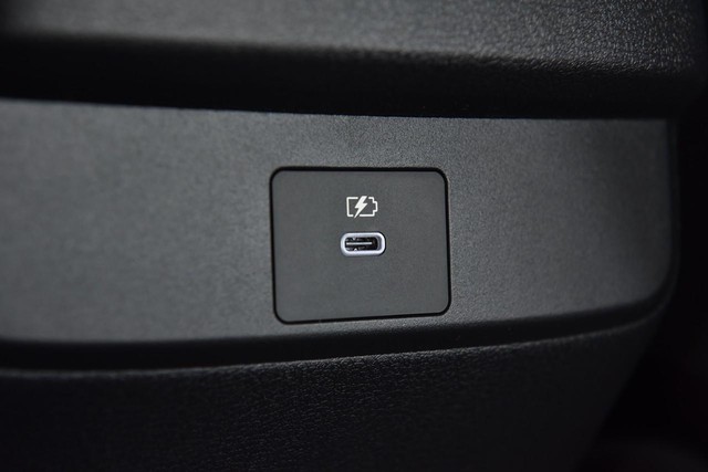 Nissan Sentra Vehicle Image 24