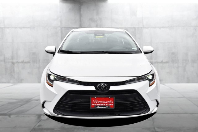 Toyota Corolla Vehicle Full-screen Gallery Image 4
