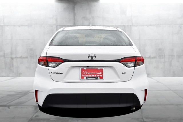 Toyota Corolla Vehicle Full-screen Gallery Image 6