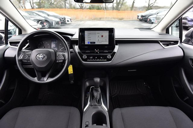 Toyota Corolla Vehicle Full-screen Gallery Image 8