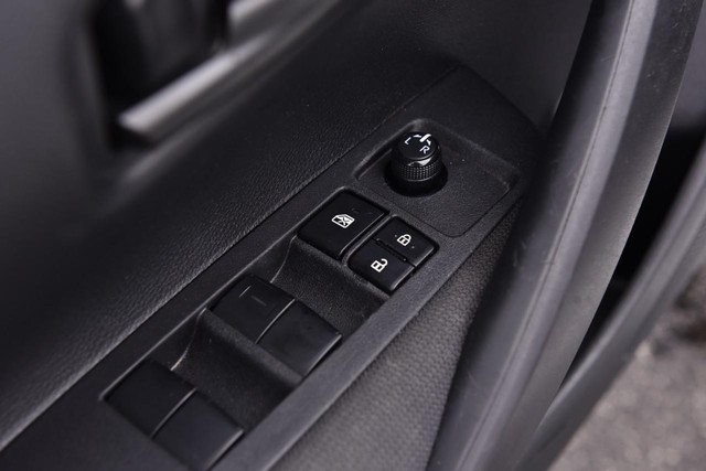 Toyota Corolla Vehicle Full-screen Gallery Image 9