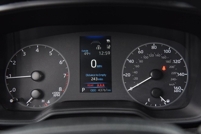 Toyota Corolla Vehicle Full-screen Gallery Image 11