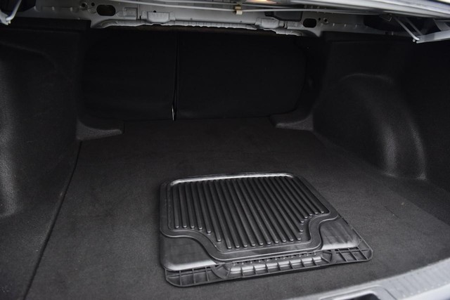 Toyota Corolla Vehicle Full-screen Gallery Image 20