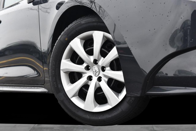 Toyota Corolla Vehicle Full-screen Gallery Image 3