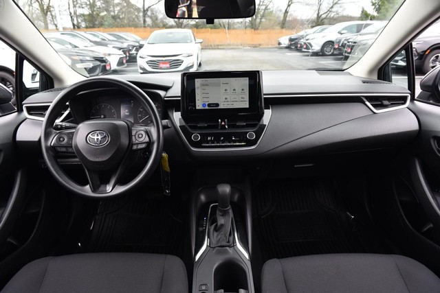 Toyota Corolla Vehicle Full-screen Gallery Image 8