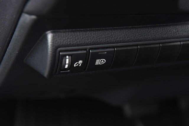 Toyota Corolla Vehicle Full-screen Gallery Image 10