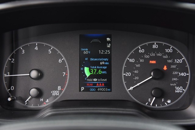 Toyota Corolla Vehicle Full-screen Gallery Image 11