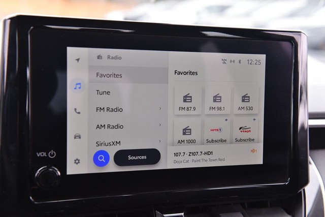 Toyota Corolla Vehicle Full-screen Gallery Image 13