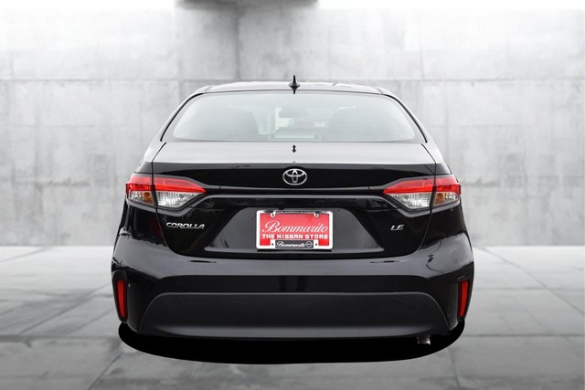 Toyota Corolla Vehicle Full-screen Gallery Image 6
