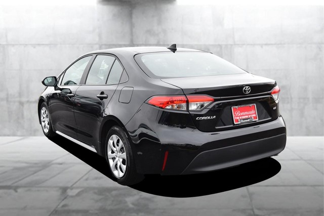 Toyota Corolla Vehicle Full-screen Gallery Image 7
