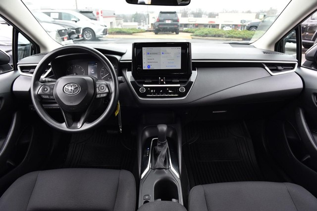 Toyota Corolla Vehicle Full-screen Gallery Image 8