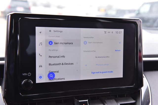 Toyota Corolla Vehicle Full-screen Gallery Image 13