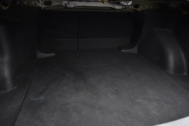 Toyota Corolla Vehicle Full-screen Gallery Image 20