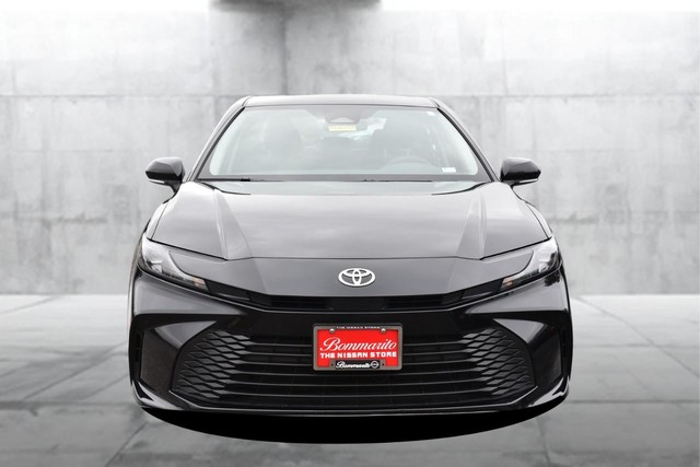 Toyota Camry Vehicle Full-screen Gallery Image 4