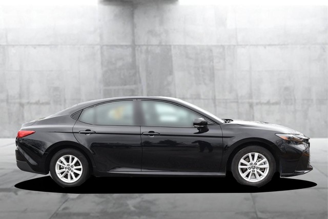 Toyota Camry Vehicle Full-screen Gallery Image 5