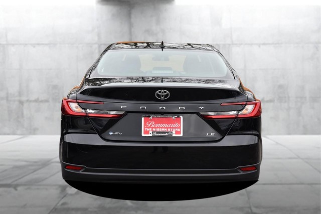 Toyota Camry Vehicle Full-screen Gallery Image 6