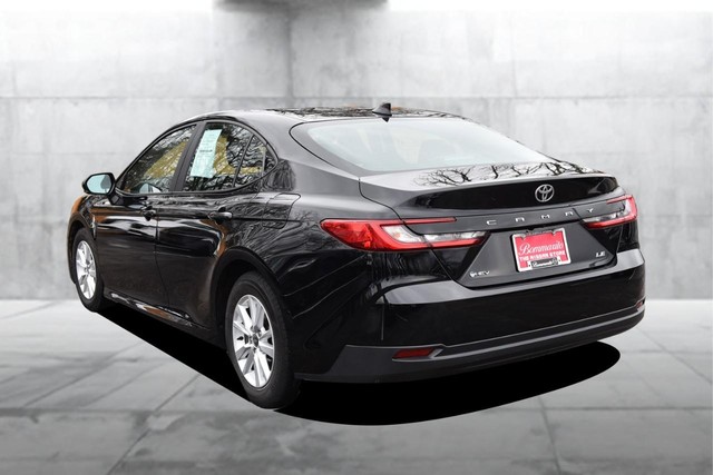 Toyota Camry Vehicle Full-screen Gallery Image 7