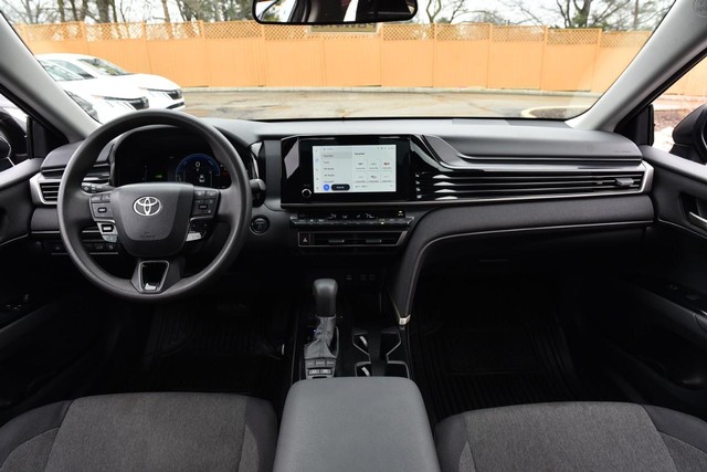 Toyota Camry Vehicle Full-screen Gallery Image 8