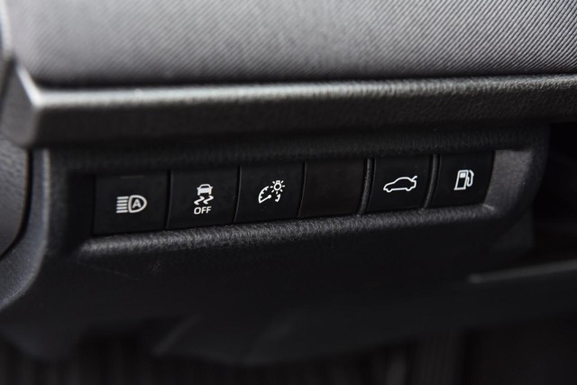Toyota Camry Vehicle Full-screen Gallery Image 11