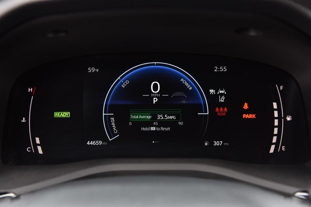 Toyota Camry Vehicle Full-screen Gallery Image 12