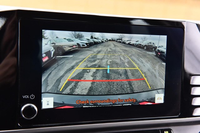 Toyota Camry Vehicle Full-screen Gallery Image 13