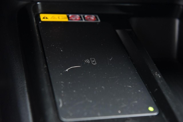 Toyota Camry Vehicle Full-screen Gallery Image 17