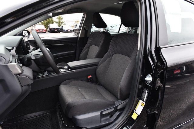 Toyota Camry Vehicle Full-screen Gallery Image 20