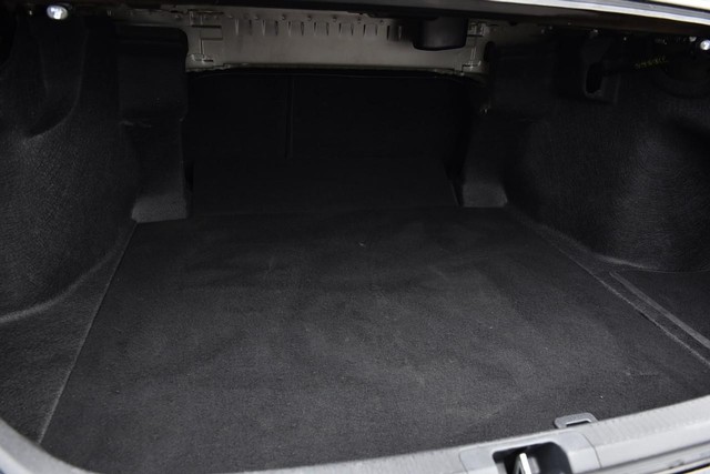 Toyota Camry Vehicle Full-screen Gallery Image 25