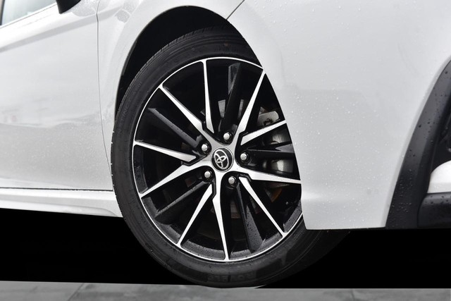 Toyota Camry Vehicle Image 03