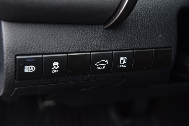 Toyota Camry Vehicle Image 10