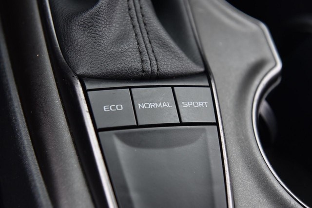 Toyota Camry Vehicle Image 16