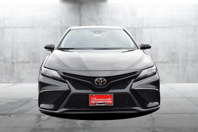 Toyota Camry Vehicle Full-screen Gallery Image 4