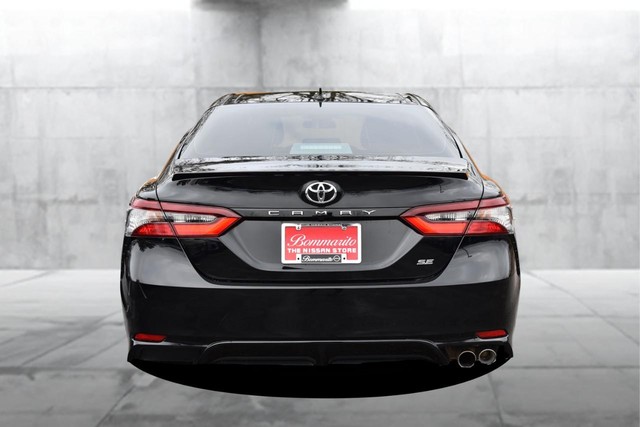 Toyota Camry Vehicle Full-screen Gallery Image 6