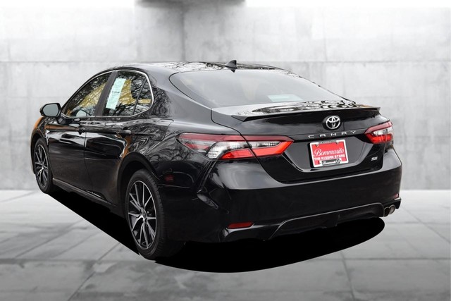 Toyota Camry Vehicle Full-screen Gallery Image 7