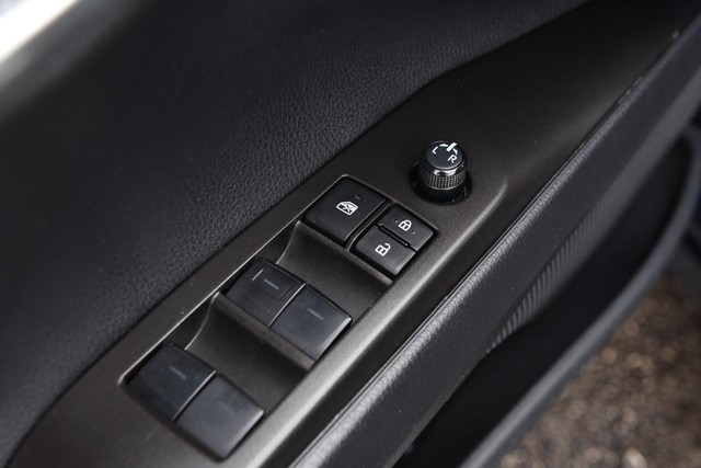 Toyota Camry Vehicle Full-screen Gallery Image 9