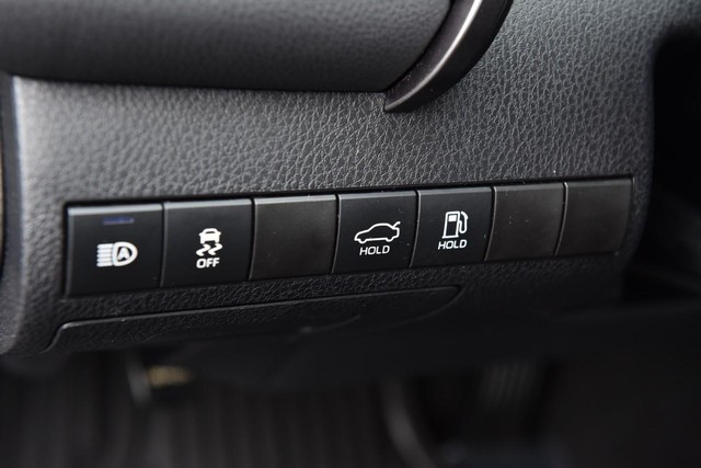 Toyota Camry Vehicle Full-screen Gallery Image 10